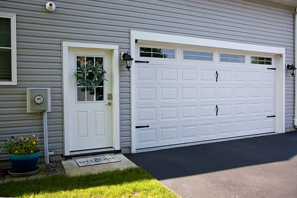 24/7 Emergency Garage Door Panel Replacement experts in Waushara County County, WI